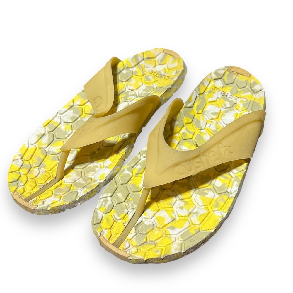 Cushe Womens Size 8 Yellow Thong Flip Flop Sandals